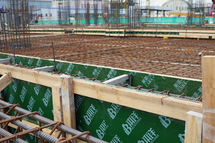 塑面/覆塑建筑模板：突破传统局限，塑造高效建造新可能